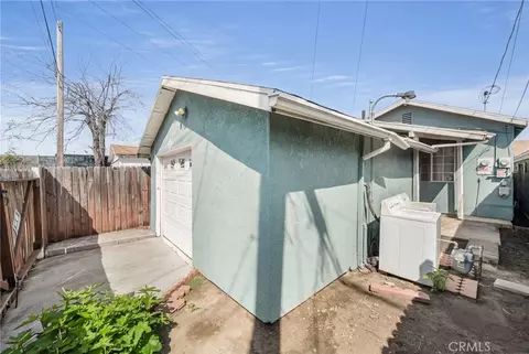 Exterior - 180 E 67th St, Long Beach, CA 90805 photo 3 of 4
