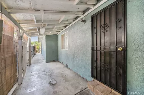 Entry Way - 180 E 67th St, Long Beach, CA 90805 photo 2 of 2