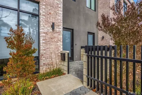 756 W 19th St #B, Costa Mesa, CA 92627