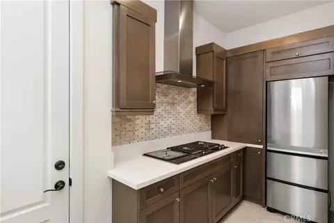 Kitchen - 66 Eider Run, Irvine, CA 92618 photo 9 of 10
