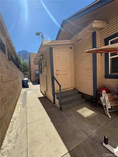 Exterior - 617 W 3rd St, Long Beach, CA 90802 photo 12 of 20