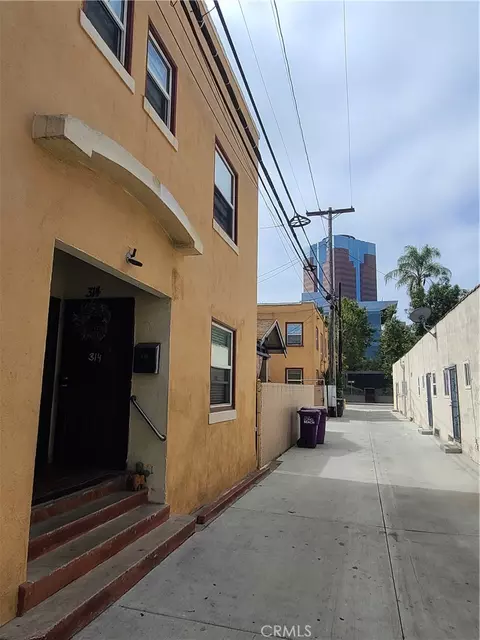 Exterior - 617 W 3rd St, Long Beach, CA 90802 photo 19 of 20