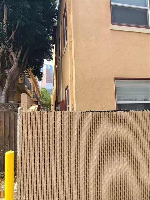 Exterior - 617 W 3rd St, Long Beach, CA 90802 photo 18 of 20