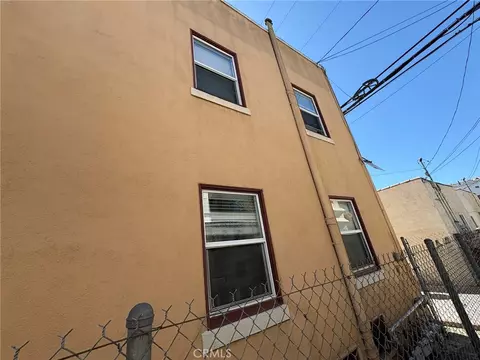Exterior - 617 W 3rd St, Long Beach, CA 90802 photo 9 of 20