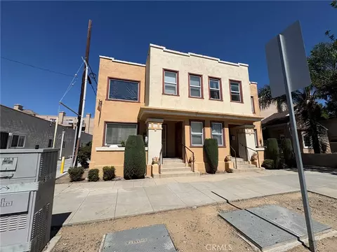617 W 3rd St, Long Beach, CA 90802