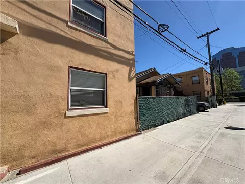 Exterior - 617 W 3rd St, Long Beach, CA 90802 photo 13 of 20