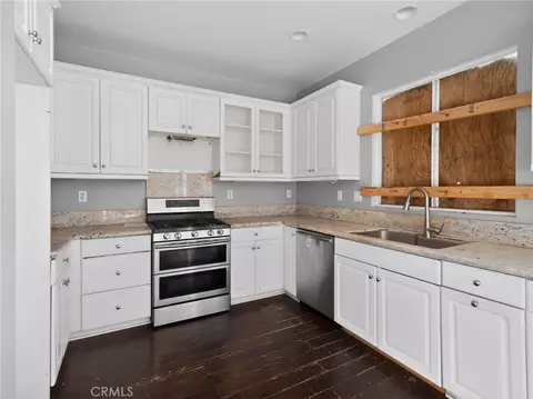 Kitchen - 600 Freeport, Oxnard, CA 93035 photo 2 of 3