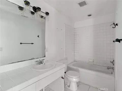 Bath - 600 Freeport, Oxnard, CA 93035 photo 7 of 7