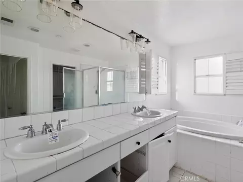 Bath - 600 Freeport, Oxnard, CA 93035 photo 4 of 7