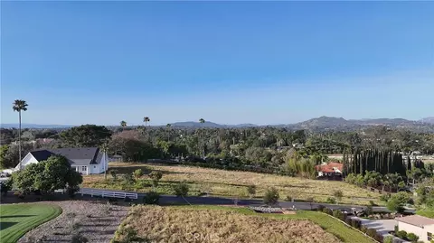 1940 Grey Rabbit Hollow Ln, Fallbrook, CA 92028