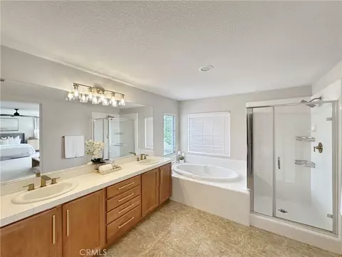 Bath - 32829 Stonefield, Temecula, CA 92592 photo 3 of 3