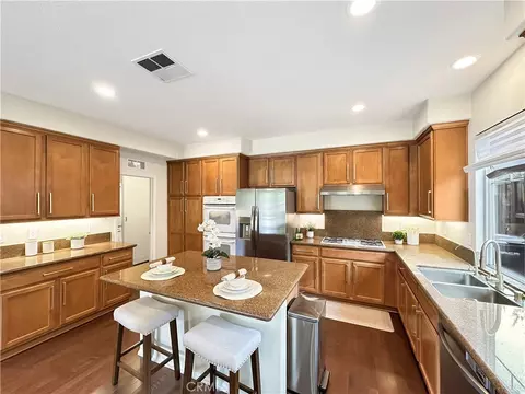 Kitchen - 32829 Stonefield, Temecula, CA 92592 photo 4 of 4
