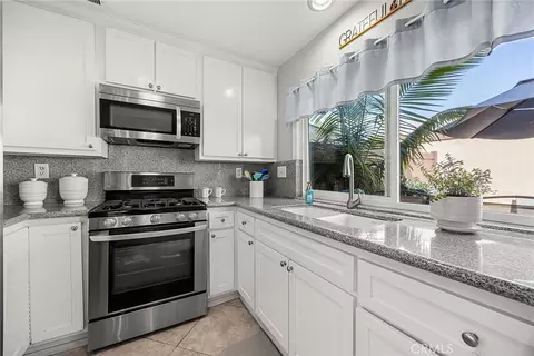 1416 N Stoneyhaven Ln, Anaheim, CA 92801