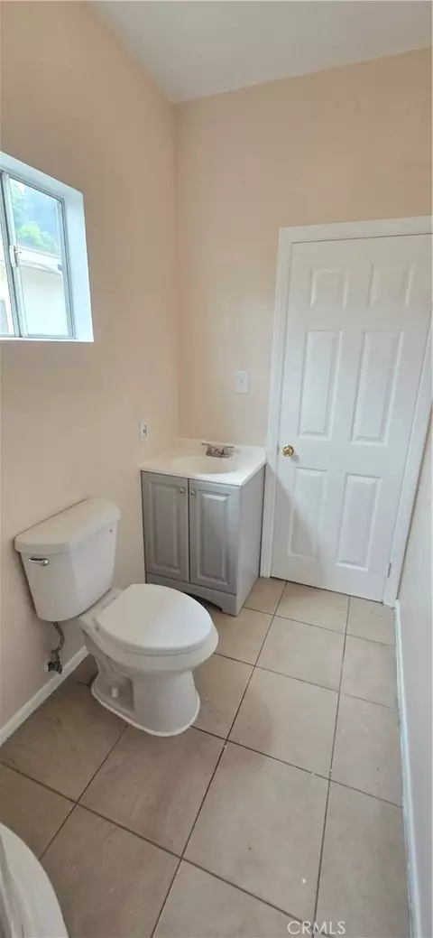 Bath - 1060 Cherry, Long Beach, CA 90813 photo 5 of 9