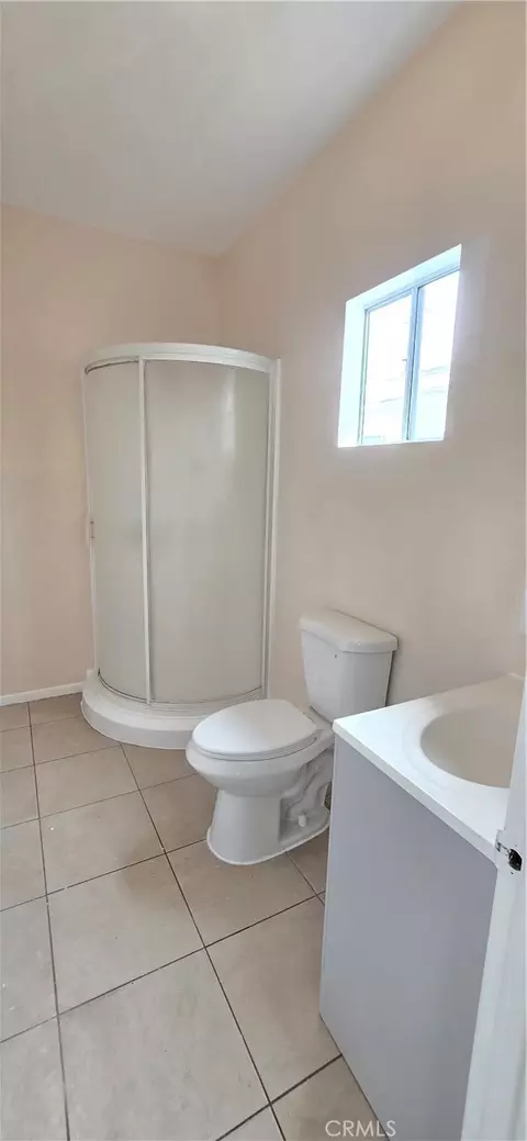 Bath - 1060 Cherry, Long Beach, CA 90813 photo 4 of 9
