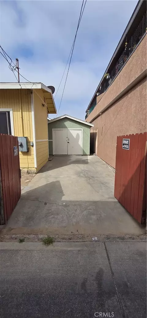 Exterior - 1060 Cherry, Long Beach, CA 90813 photo 9 of 9