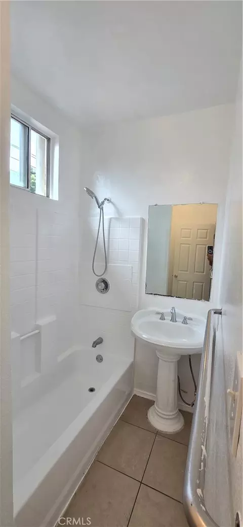 Bath - 1060 Cherry, Long Beach, CA 90813 photo 7 of 9
