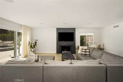Living - 3226 E Ridgeway, Orange, CA 92867 photo 4 of 6