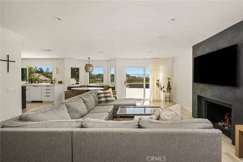 Living - 3226 E Ridgeway, Orange, CA 92867 photo 6 of 6