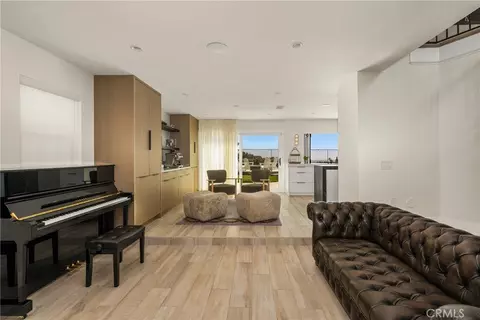 Living - 3226 E Ridgeway, Orange, CA 92867 photo 2 of 6