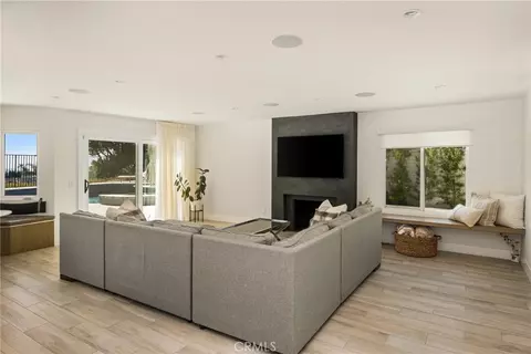 Living - 3226 E Ridgeway, Orange, CA 92867 photo 5 of 6