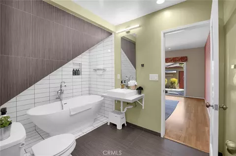 Bath - 134 Bennett, Long Beach, CA 90803 photo 1 of 7