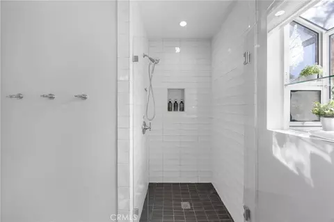 Bath - 134 Bennett, Long Beach, CA 90803 photo 5 of 7