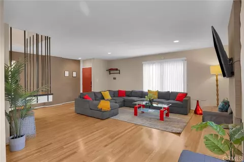 Living - 134 Bennett, Long Beach, CA 90803 photo 2 of 3