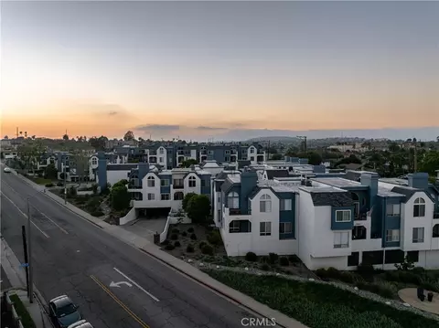 View/Area - 4713 E 4th St, Long Beach, CA 90814 photo 3 of 12