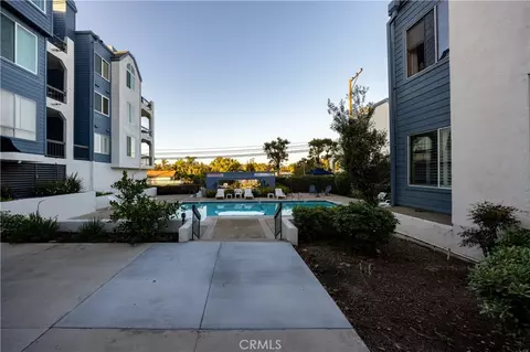 Exterior - 4713 E 4th St, Long Beach, CA 90814 photo 6 of 8