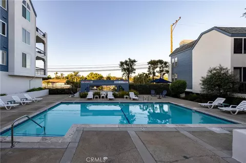 Exterior - 4713 E 4th St, Long Beach, CA 90814 photo 4 of 8