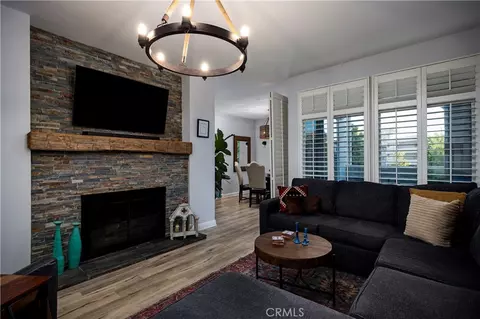 Living - 4713 E 4th St, Long Beach, CA 90814 photo 3 of 3