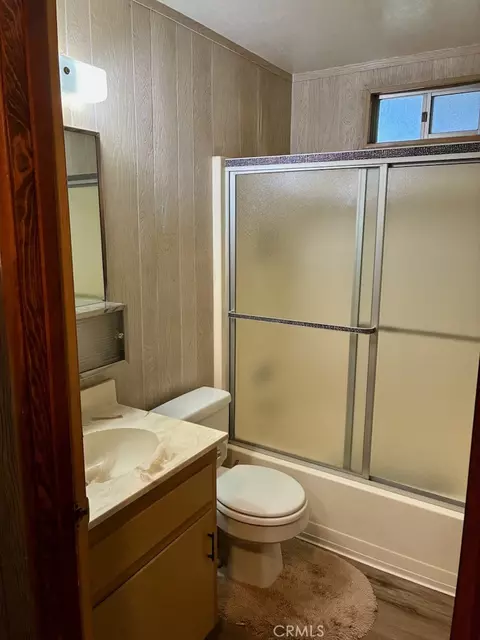 Bath - 23992 Lakeview Dr, Crestline, CA 92325 photo 2 of 2