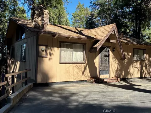 23992 Lakeview Dr, Crestline, CA 92325