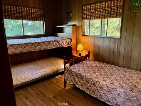 Bedroom - 23992 Lakeview Dr, Crestline, CA 92325 photo 3 of 4