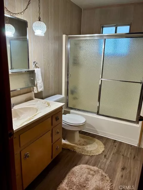 Bath - 23992 Lakeview Dr, Crestline, CA 92325 photo 1 of 2