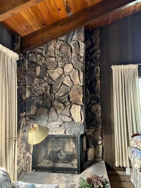 Living - 23992 Lakeview Dr, Crestline, CA 92325 photo 4 of 6