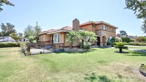 Exterior - 4704 E Centralia St, Long Beach, CA 90808 photo 2 of 3