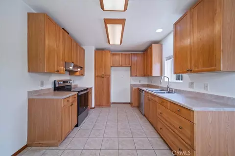 Kitchen - 610 Quivera, Needles, CA 92363 photo 2 of 8