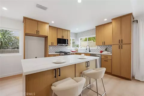 Kitchen - 7355 Vineyard Ave, Rancho Cucamonga, CA 91730 photo 3 of 4