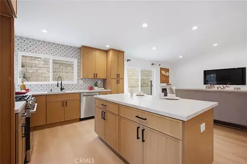 Kitchen - 7355 Vineyard Ave, Rancho Cucamonga, CA 91730 photo 4 of 4