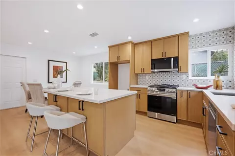 Kitchen - 7355 Vineyard Ave, Rancho Cucamonga, CA 91730 photo 2 of 4