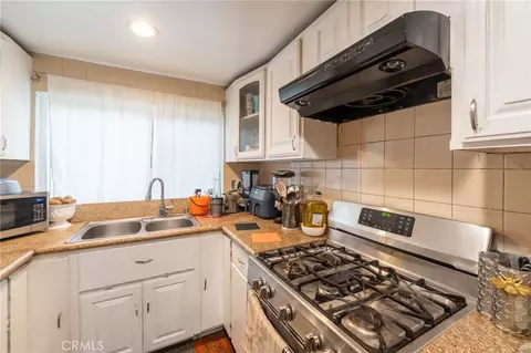 Kitchen - 16710 Orange Ave #A1, Paramount, CA 90723 photo 3 of 4