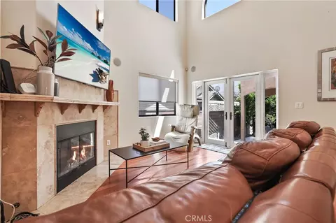 Living - 4326 E Vista St, Long Beach, CA 90803 photo 1 of 3