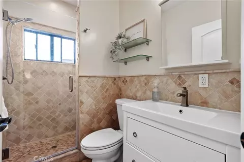 Bath - 4326 E Vista St, Long Beach, CA 90803 photo 1 of 2