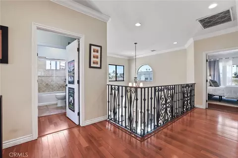 Entry Way - 4326 E Vista St, Long Beach, CA 90803 photo 4 of 5