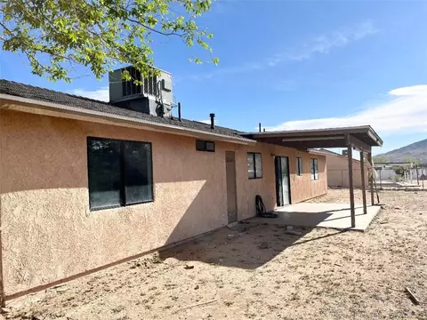 Exterior - 19145 Sheffield St, Hesperia, CA 92345 photo 5 of 8