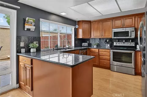 Kitchen - 25 Cheyenne, Irvine, CA 92604 photo 2 of 4