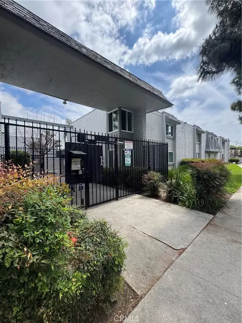 5500 Ackerfield #309, Long Beach, CA 90805