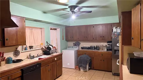 411 E Jackson, Rialto, CA 92376 photo 4